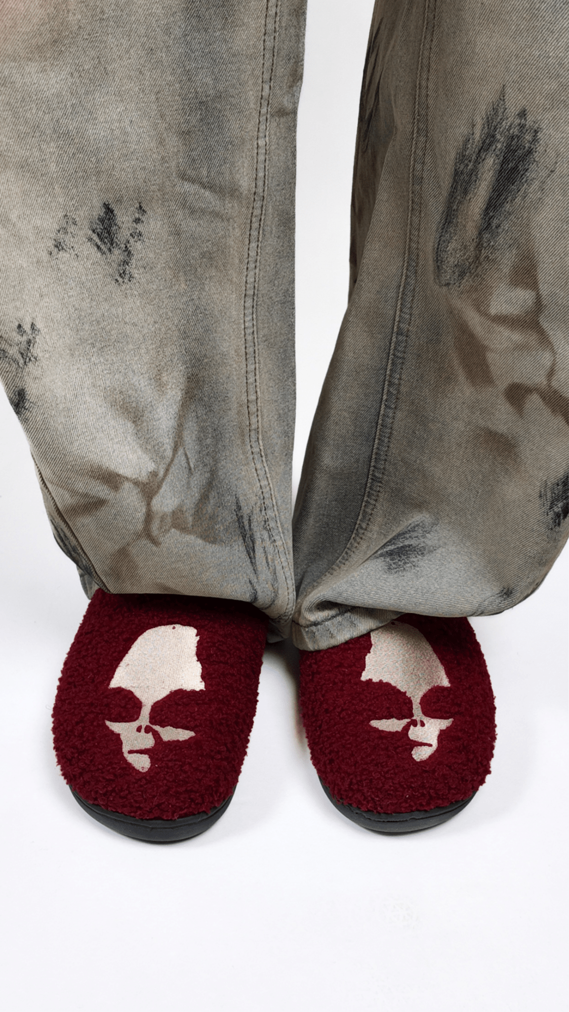 RED ALIEN SLIDES - FARFROMNORMAL